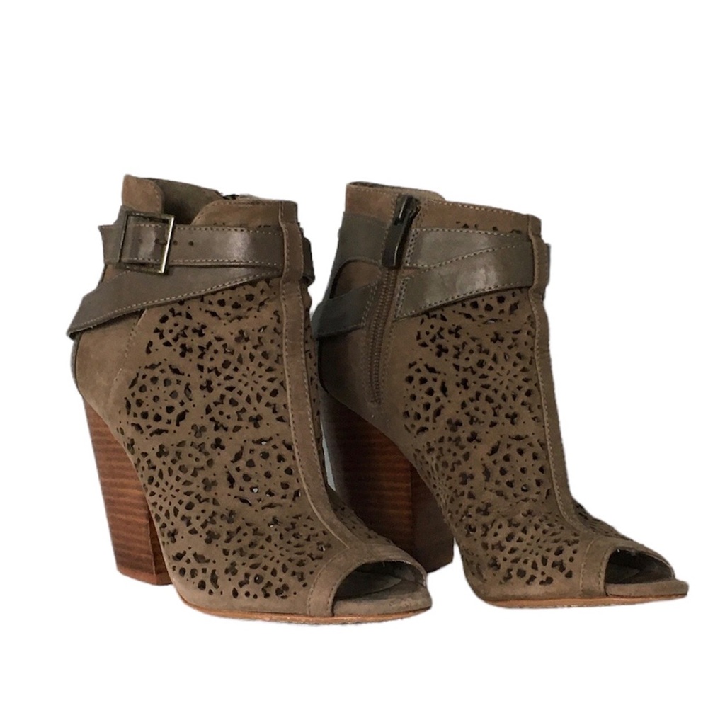 Vince Camuto Elegant Tan Leather Perforated Heel Shoes Sandal 6 M.